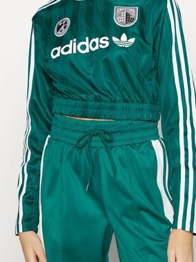 Women’s Adidas Green long sleeve crop top with match Joggers